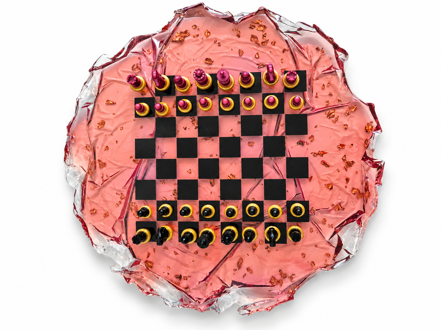 Vue du dessus du jeu d'échecs en résine époxy rouge translucide avec éclats d'or